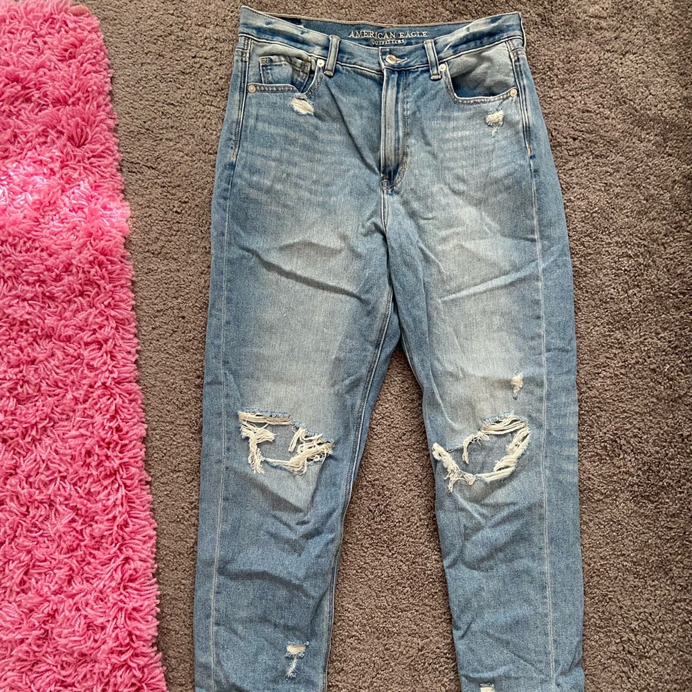 american eagle light wash mom jeans